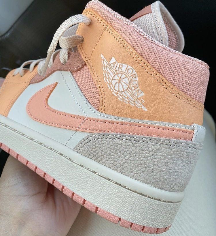 Jordan 1 Mid “apricot”