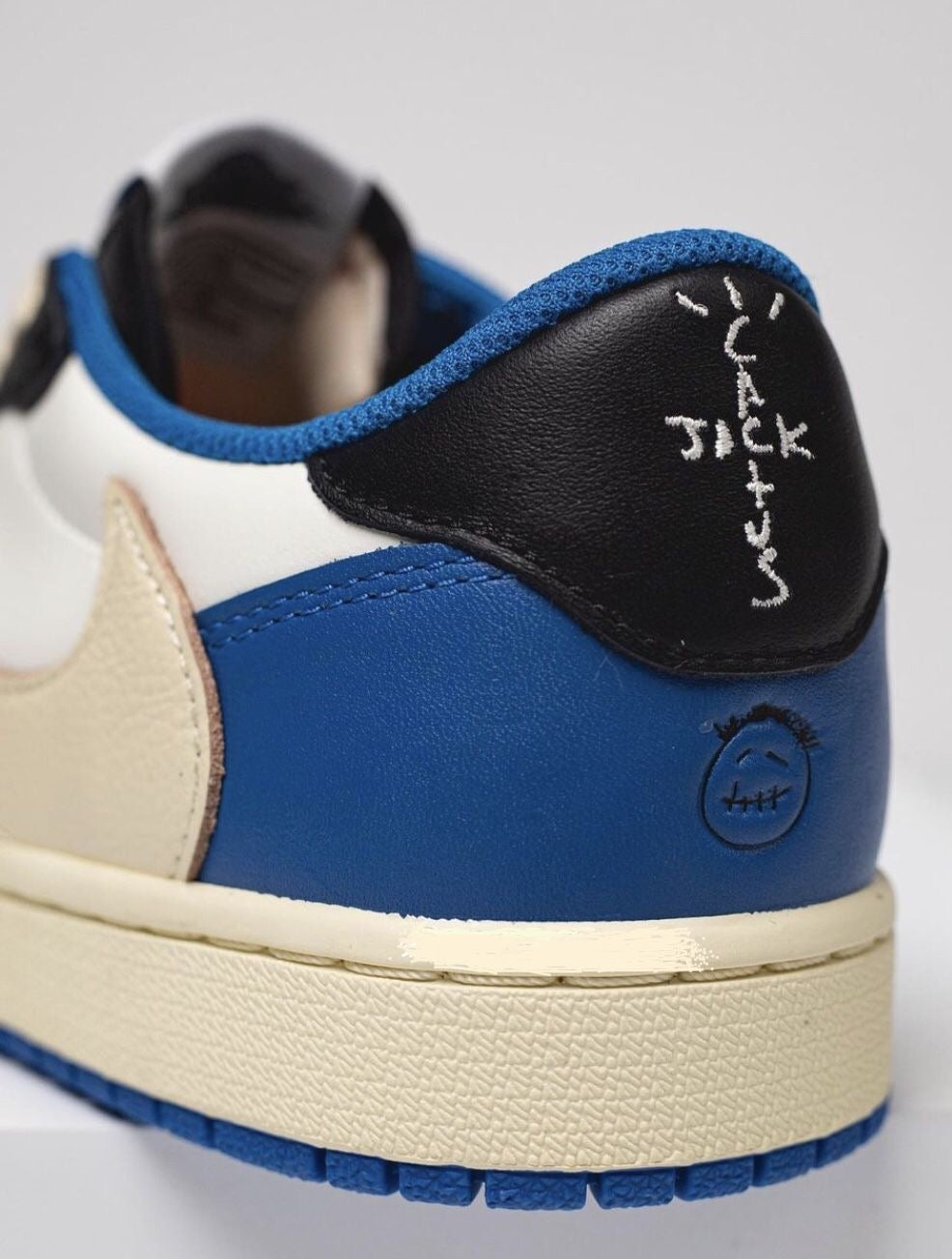 Jordan 1 low “Travis X Fragment”