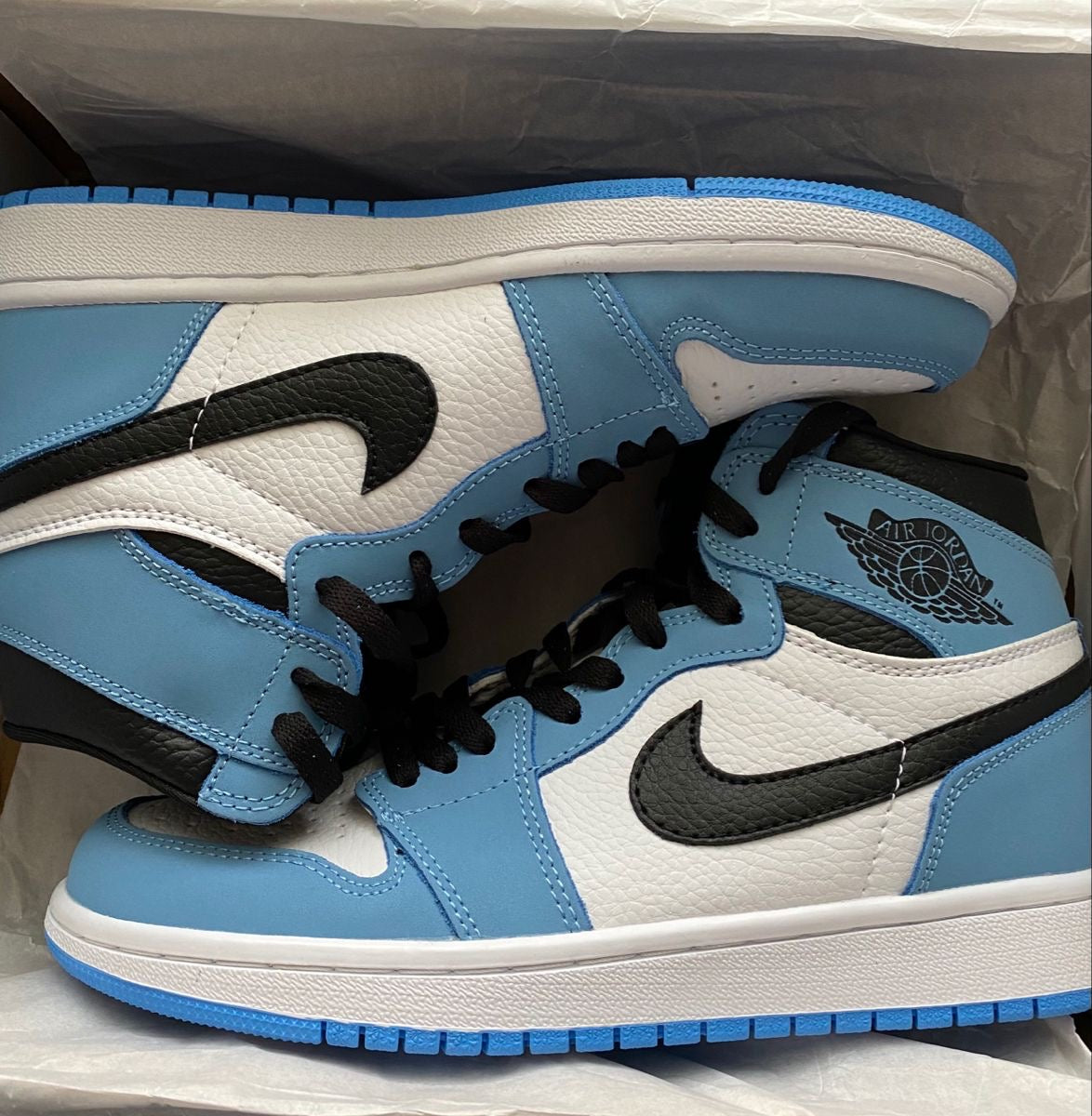 Air Jordan 1 university blue